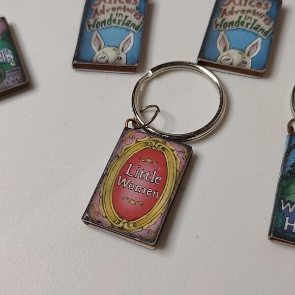 Lot Of 15 Little Faux Book Keychains - Picture 2 of 14